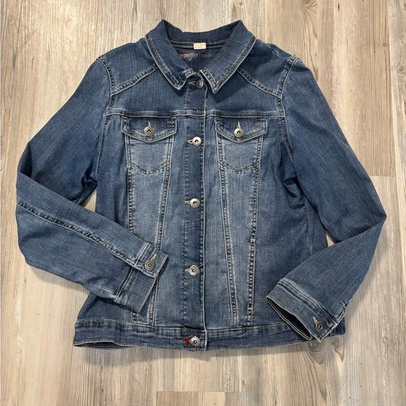 Wrangler women’s denim jacket size large has stretch chest is 19 length is 23 - Picture 1 of 5